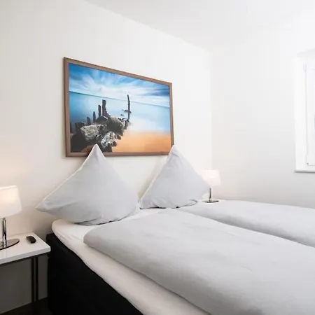 Dock 76 Promenade Apartman *